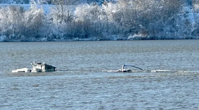 Barža sa veštačkim đubrivom potonula u Dunav
