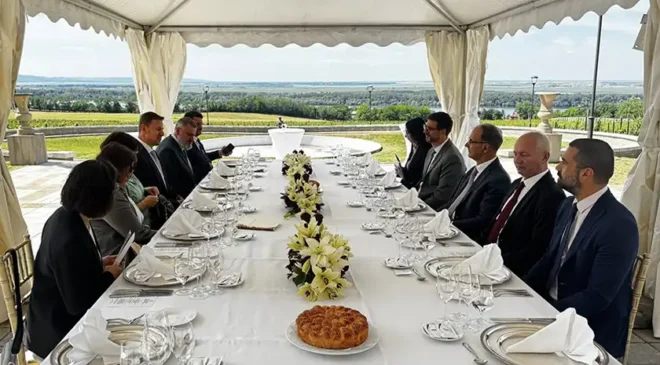 Macut sa ambasadorima na radnom ručku u Vili Zlatni breg
