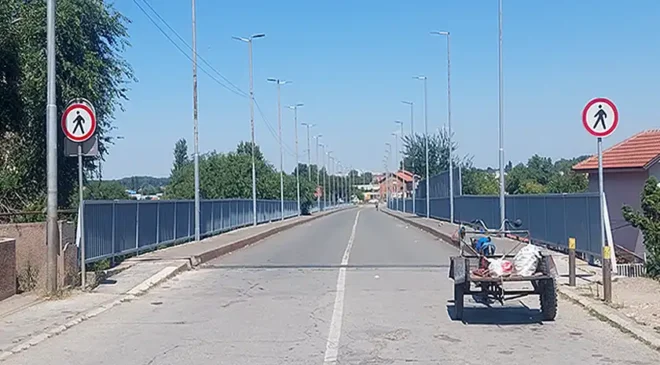 Projektnu dokumentaciju za rušenje i izgradnju novog nadvožnjaka i parking garaže radiće Novosađani