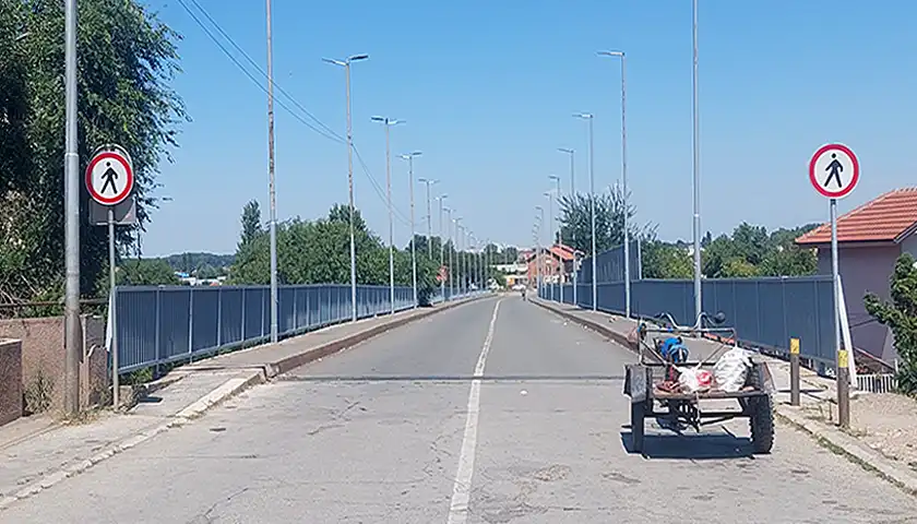 Projektnu dokumentaciju za rušenje i izgradnju novog nadvožnjaka i parking garaže radiće Novosađani