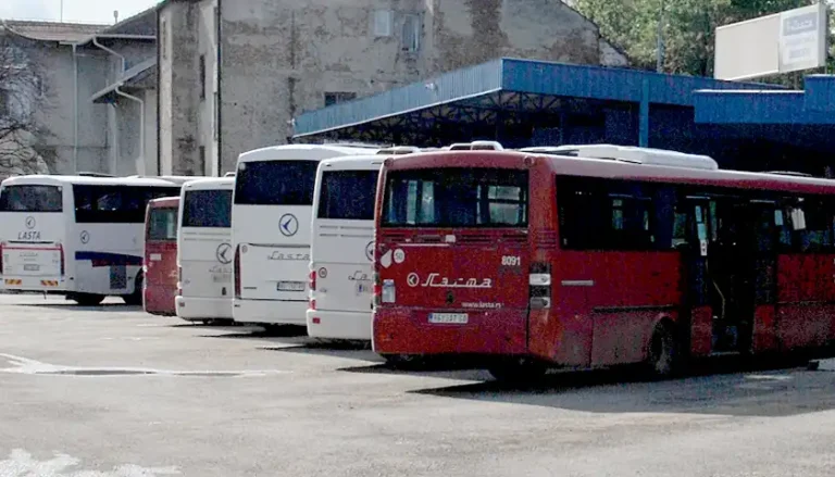 lasta autobusi