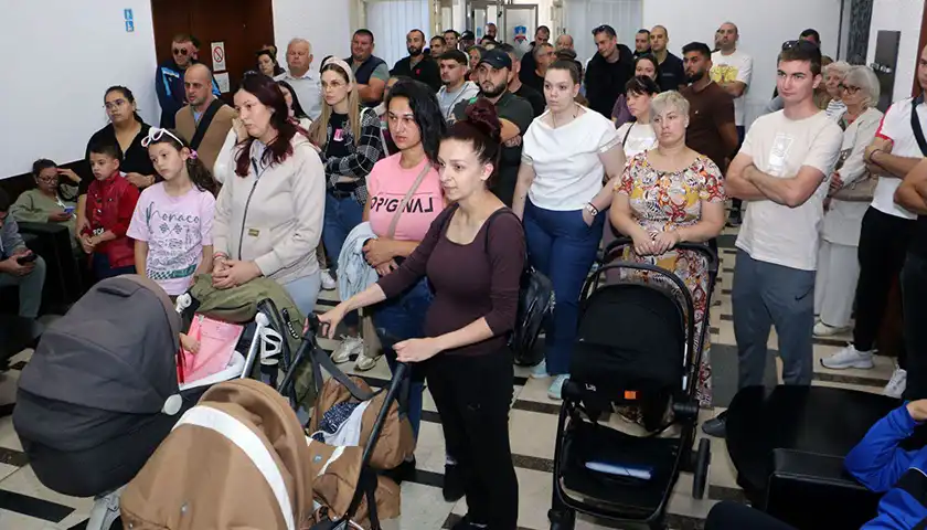 Nastavljena akcija dodele kolica i autu-sedišta za bebe