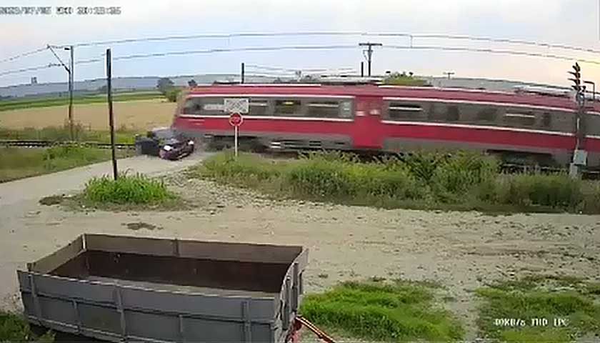 Lozovik - voz naleteo na auto