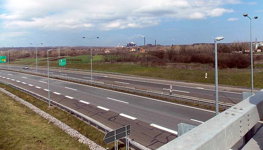 auto put nadvoznjak kolari