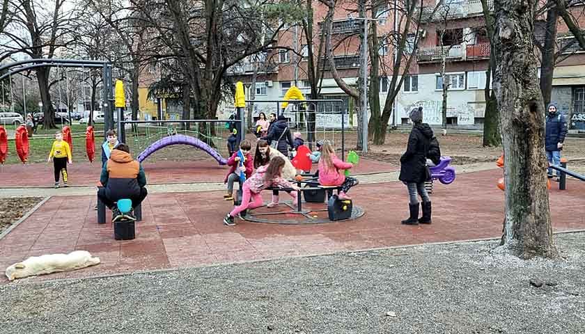 decije igraliste u parku tri heroja