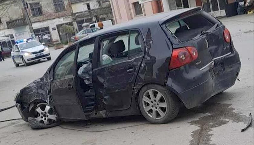 golf udario u banderu