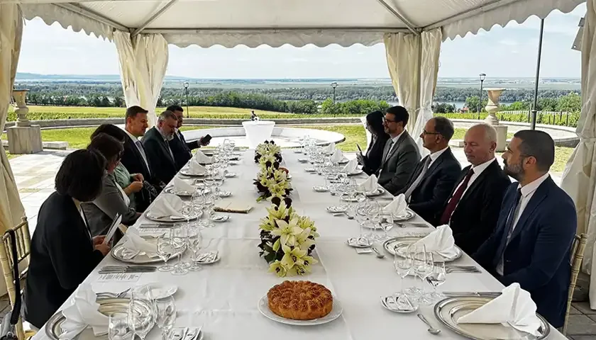 macut na rucku sa ambasadorima