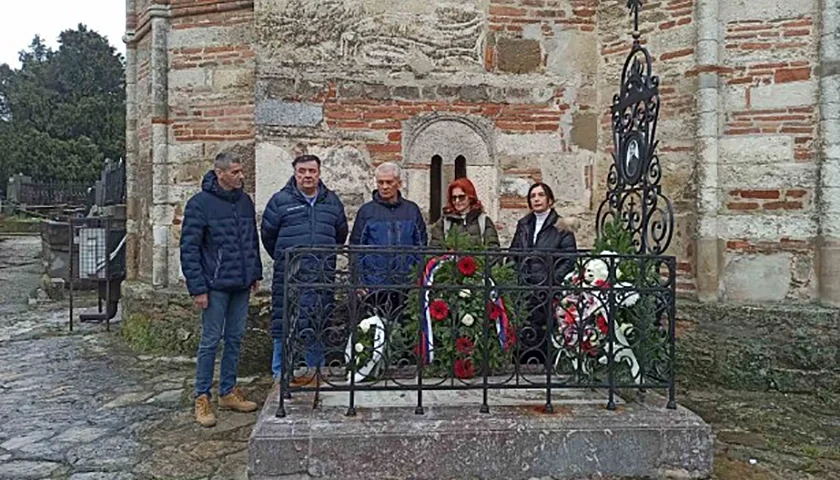 na grobu dimitrija davidovica