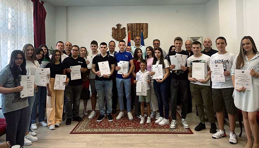 nagadjeni uv+cenici v plana