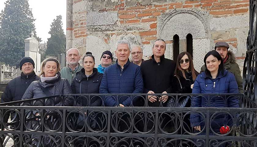 novinari na grobu dimitrija davidovica