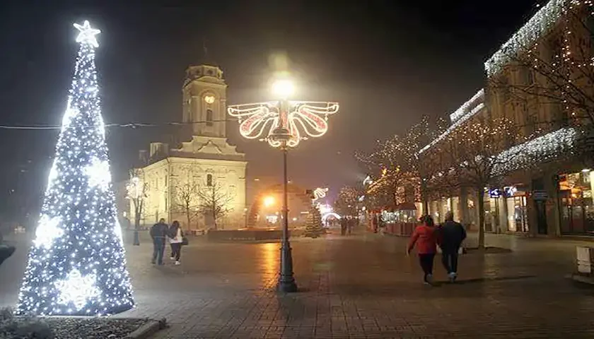 novogodisnji ukrsi na trgu u smederevu