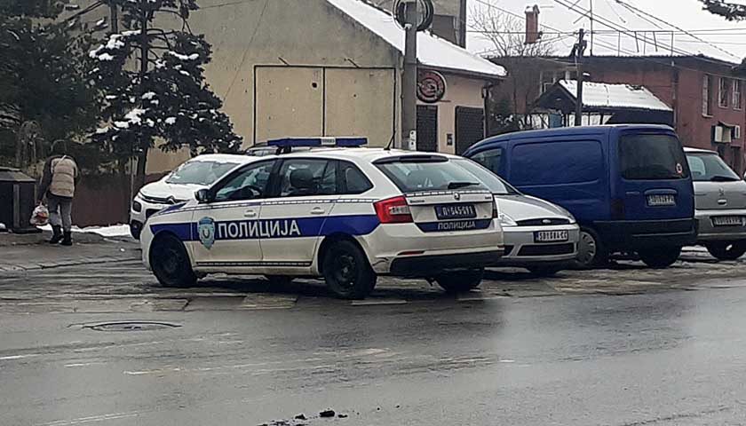 policijska kola sneg