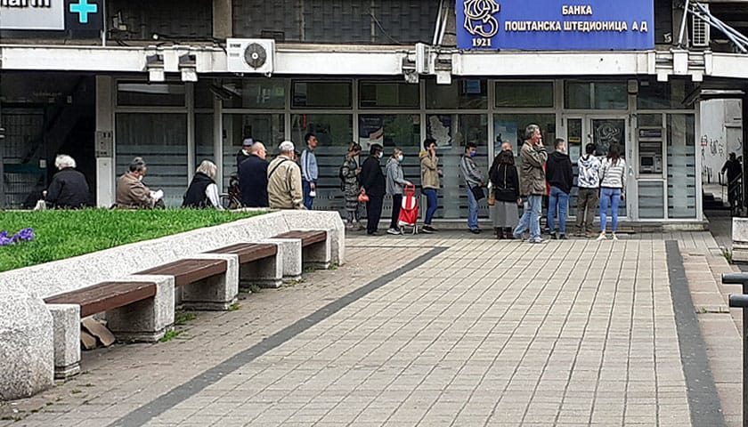 red ispred postanske stedionice