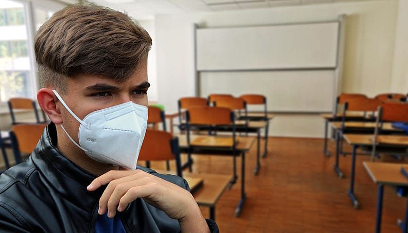 skola pod maskama