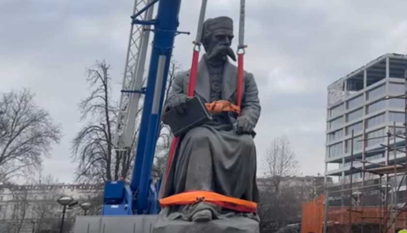 spomenik vuku vracen u beograd