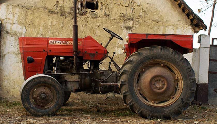 traktor imt