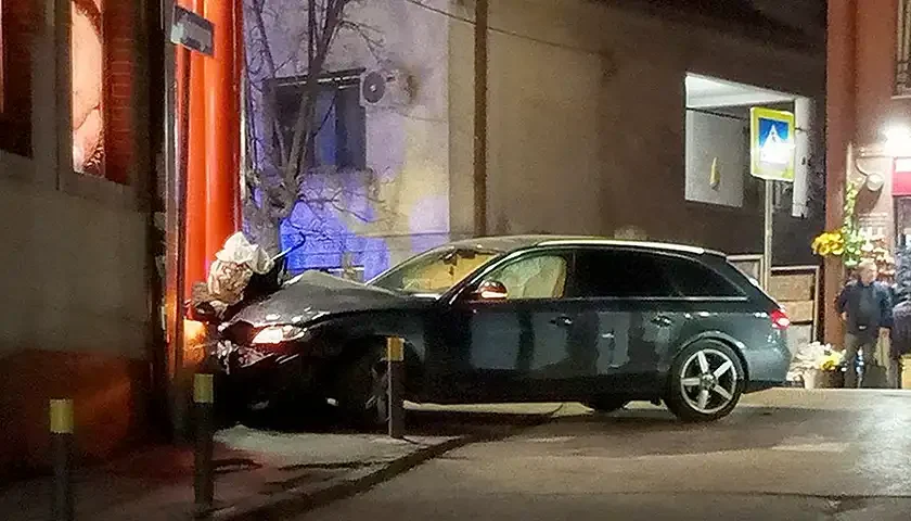 udario majku i dete u kolicima