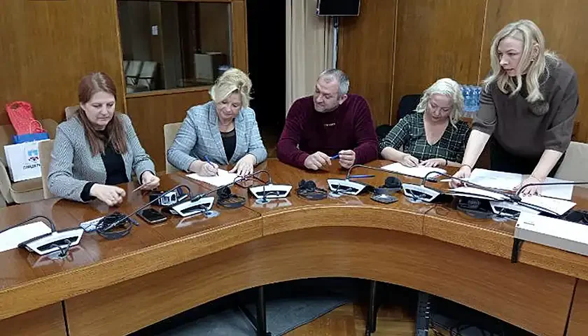 ugovori za kuce na selu