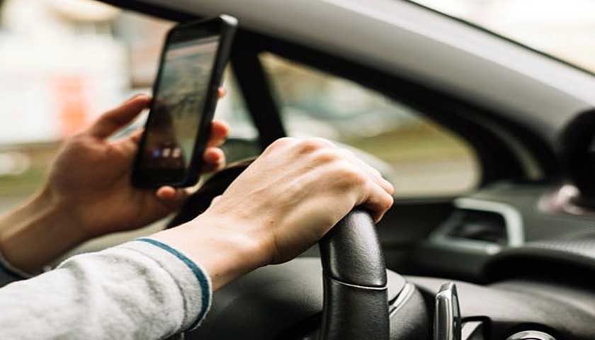 voznja s mobilnim u ruci